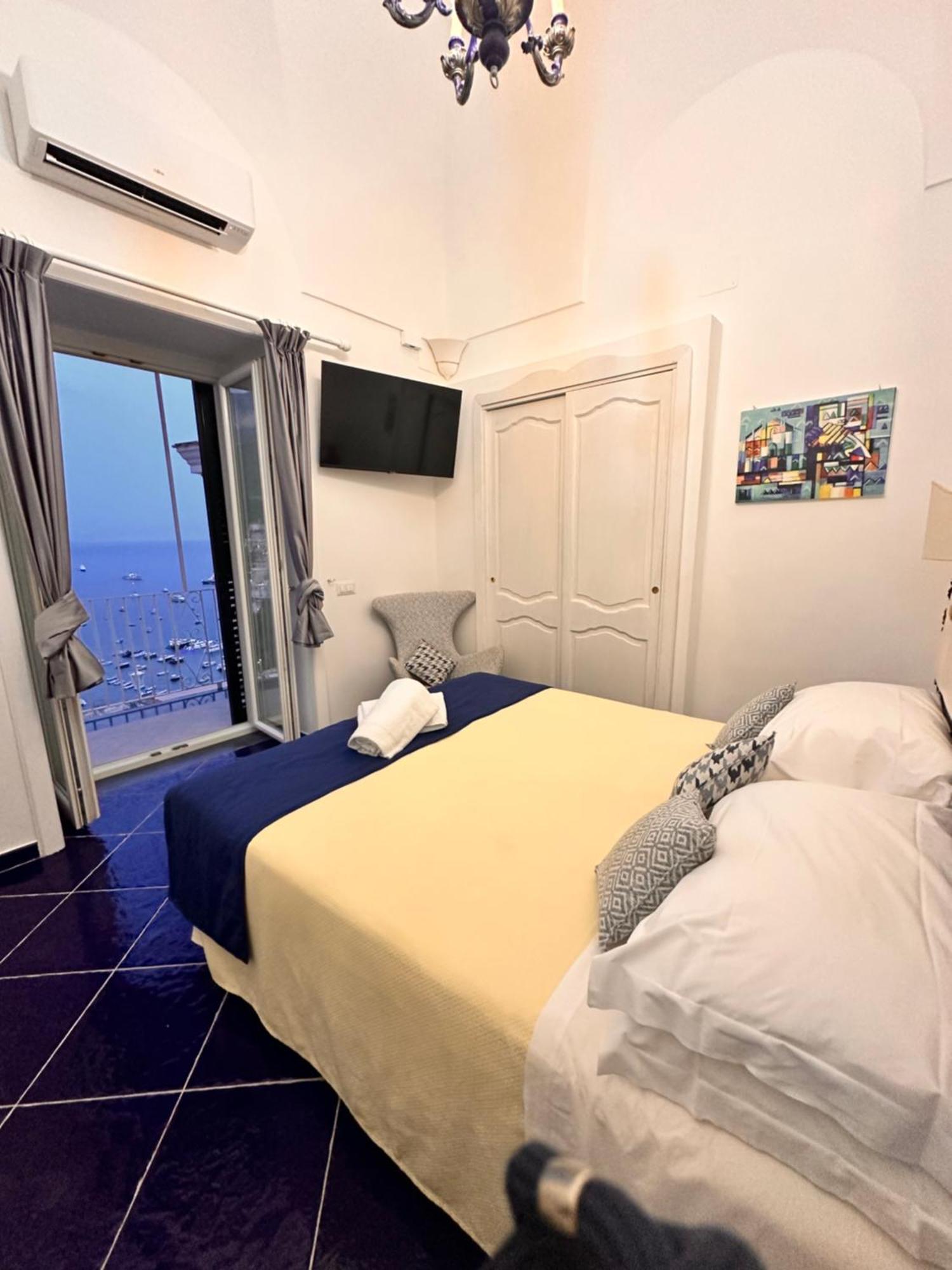 Queen View Apartment - No Kitchen Positano Eksteriør bilde